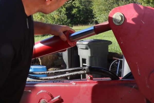 Greasing Hydraulic Cylinders Visual Inspections