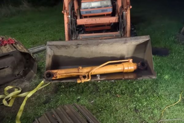 disassemble excavator hydraulic Cylinder Topa