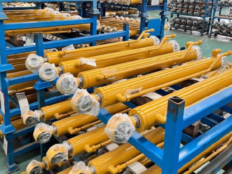 Hydraulic fittings warehouse with organized stock