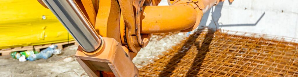 Why Can Side Link Cylinder Play Cause Poor Grading Results