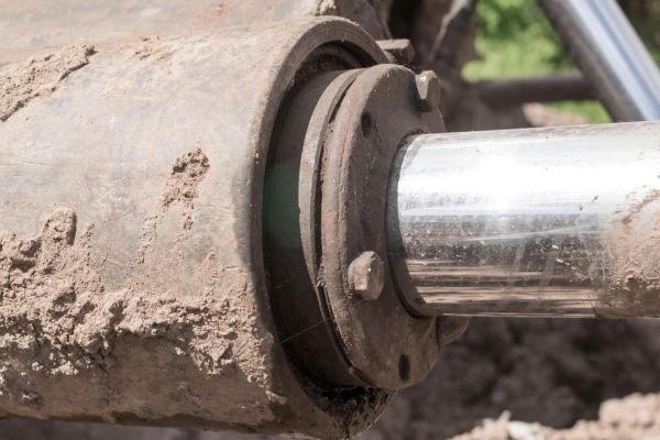 Hydraulic cylidner Failure