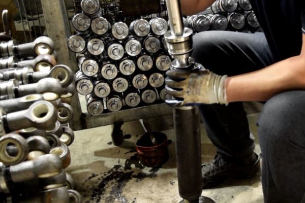 Cylinder assembly step