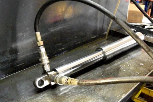 Pressure test of stabilizer hydraulic damper cylinders Topa
