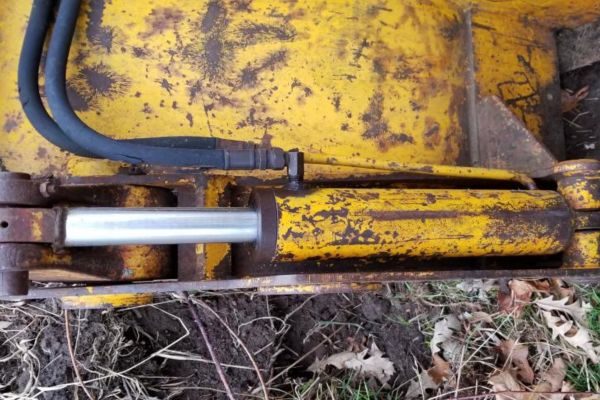 What Causes a Hydraulic Cylinder Retract