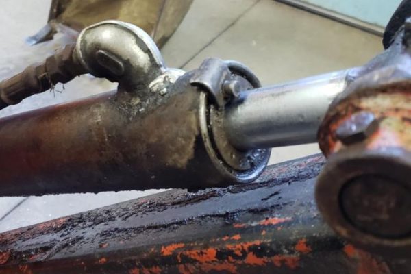 signs leaking hydraulic cylinder Topa