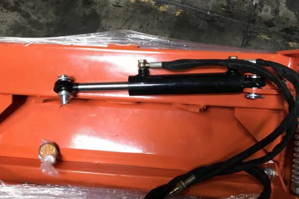 Snow plow hydraulic cylinder corrosion resistance