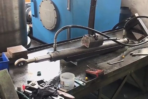 testing leaking hydraulic cylinder Topa
